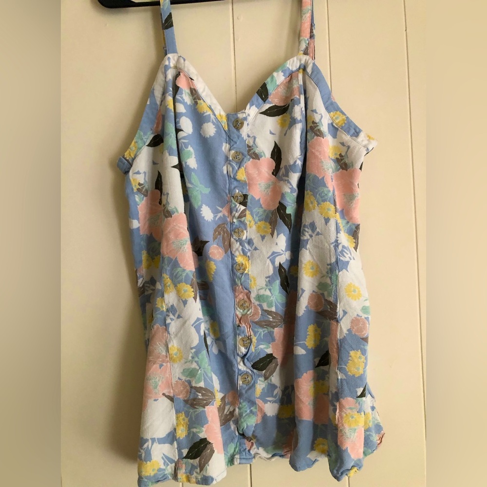 torrid tank with buttons
